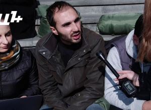 «Мы не хотели бы спуститься до уровня Араика Арутюняна»: сидячая забастовка напротив министерства продолжается