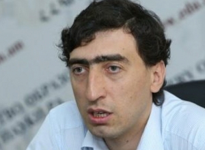 Я научился читать и писать по-армянске в школе: в ЕГУ мой армянский почти не развивался: Смбат Гогян