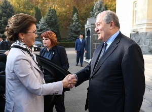 Armen Sarkissian receives speaker of Parliament of Republic of Kazakhstan