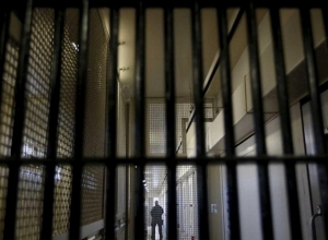 Почему заключенный может совершить побег из медицинского учреждения?