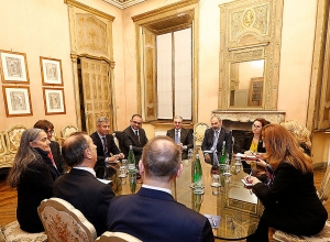 Премьер-министр обсудил с мэром Милана вопросы сотрудничества