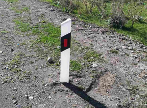 Думай о безопасности движения, не повреждай сигнальные столбы: МТУ