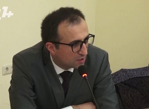 Սուր խոսակցություն Արսեն Թորոսյանի և Իմ քայլի պատգամավորի միջև.