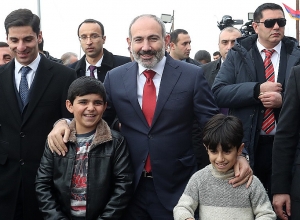 Премьер посетил Сис: прямой эфир