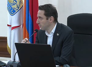 Հայկ Մարությանին փողկապ նվիրեցին.