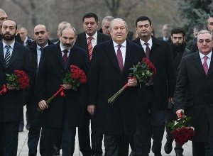 Президент и премьер-министр находятся в Цицернакаберде