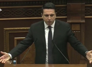 Դպրոցներն այդ վիճակում են այն պատճառով, որ դուք ՀՀԿ-ի հետ այստեղ նստած կնոպկա եք սեղմել․ Սիմոնյան