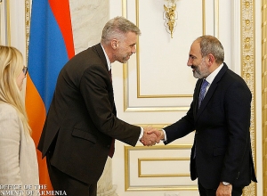 Премьер-министр обсудил с региональным директором ВБ повестку сотрудничества