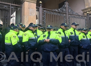 Ակցիա Վրաստանի խորհրդարանի մոտ․ բերման է ենթարկվել ընդդիմության առաջնորդներից մեկը. Aliq.ge