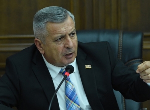 Никто никому не дает денег просто так: Сергей Багратян