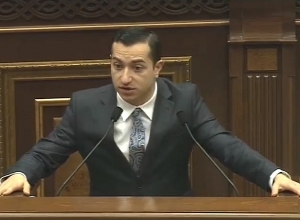 Երևանում թալանել են Բարձր տեխնոլոգիական արդյունաբերության նախարար Մխիթար Հայրապետյանի ծառայողական ավտոմեքենան․Shamshyan.com