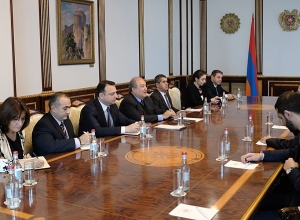 Նախագահ Սարգսյանը հանդիպել է Ազգային ժողովի «Իմ քայլը» խմբակցության ներկայացուցիչների հետ