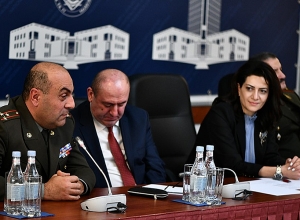 Анна Акопян встретилась с курсантами военных учебных заведений МО Армении женского пола