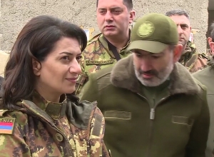 Փաշինյանը տիկնոջ եւ Ամենայն Հայոց կաթողիկոսի հետ այցելել է մարտական հենակետ