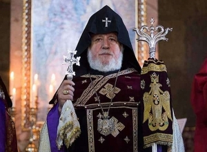 Гарегин II выразил соболезнования семьям погибших при крушении самолета в Иране