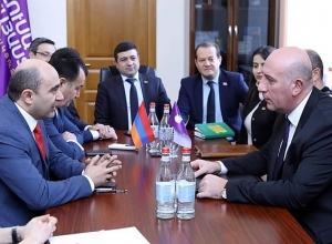 Депутаты парламентской фракции “Просвещенная Армения” встретились с и. о. начальника полиции