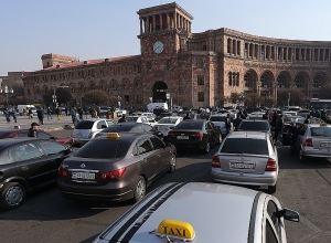 «Բալային համակարգի կիրառումը տաքսիստների համար աբսուրդային է»․ ակցիա՝ կառավարության դիմաց