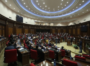 Депутат предлагает добавить слово «пол» в свидетельствах о рождении