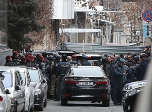 «Открылись двери лифта, я увидела автомат и услышала звук выстрела»: очевидец – о вооруженном инциденте