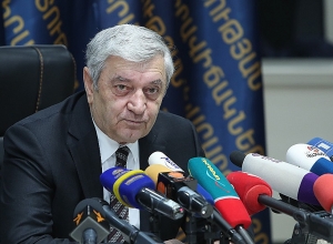 Феликс Цолакян подарит детям книги о правилах поведения