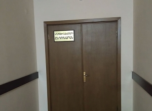 Выносят компьютер и документы: подробности обыска кабинета Вермишяна