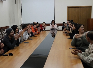 Еще 30 выпускников детских домов получили сертификаты на покупку жилья