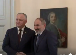 Премьер-министр встретился с президентом Молдовы Игорем Додоном