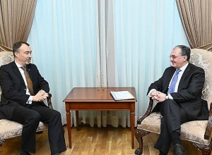 Зограб Мнацаканян встретился со специальным представителем ЕС Тойво Клааром