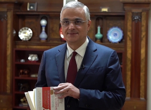 Փոխվարչապետ Մհեր Գրիգորյանը գրքեր է նվիրել Արարատի մարզի Արմաշ համայնքի գրադարանին