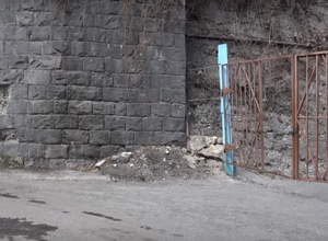 Դպրոցի շրջակայքում հակասանիտարական վիճակ է՝ կոյուղաջրերի պատճառով