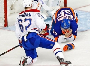 Կանադացի հոկեյիստը խաղի ժամանակ լուրջ վնասել է դեմքը, բժիշկները 90 կար են դրել