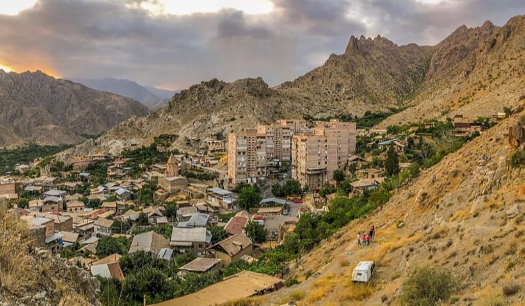 800px-Panorama_of_Meghri_-_Holy_Mother_of_God_Church,_Meghri_(Mets_Tagh)_03