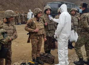 Servicemen on combat shift undergo medical examination