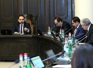 Во время заседания комендант не забыл поздравить министра с днем рождения