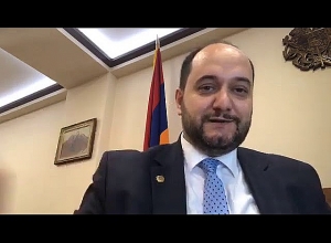 Учителя вместе с врачами – это та большая группа, которая поддерживает нормальную работу: Араик Арутюнян