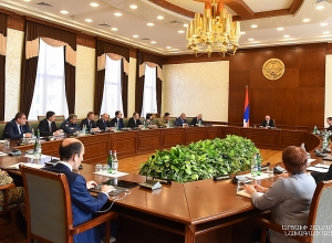 В Арцахе прошло расширенное заседание, где обсуждался вопрос распрсотранения нового коронавируса