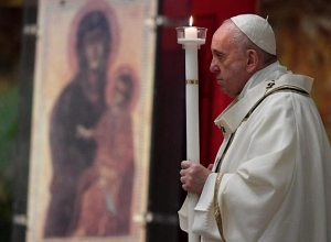 Римский Папа проводить Пасхальную литургию в пустом храме Святого Петра