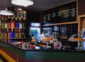 Մեկ ամսից ավելի  փակ սրճարանը փորձել է ելք գտնել