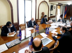 Айк Марутян провел совещание с ответственными нескольких отраслей