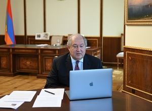 Армен Саркисян беседовал по видеосвязи с президентом Литвы