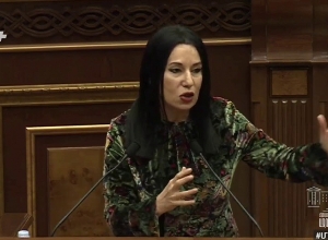 Հարային պաշտպանը 90 հատոր գործերը երթուղայինով է տանում․ Նաիրա Զոհրաբյան