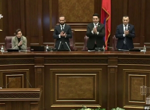 Parliament congratulates day of liberation of Sushi with applause