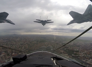 Генеральная репетиция военных летчиков перед показательным полетом 9-го мая