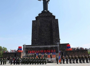 Шествие почета при участии ветеранов: прямой эфир