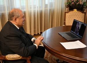 Армен Саркисян провел дистанционную беседу с ветераном Розалией Абгарян