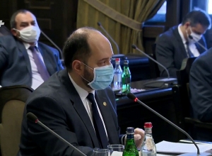 Դուք համոզվա՞ծ եք, որ «Քայլող մարդը» արձանի հետ կապված շահարկումներ չեն լինի.վարչապետը՝ նախարարին