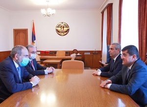 Араик Арутюнян и Никол Пашинян провели совместное рабочее совещание