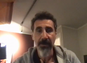 Серж Танкян из Новой Зеландии ведет спецпрограмму TUMO Live