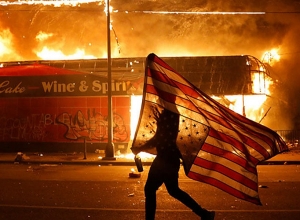 Հրդեհներ, բողոքի ալիք, արտակարգ իրավիճակ․ ինչ է կատարվում Մինեապոլիսում․ լուսանկարներ