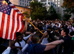 Демонстрации добрались до Белого дома – задействована Национальная гвардия